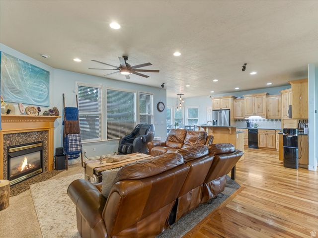 732 W 2300 S, Syracuse, UT 84075