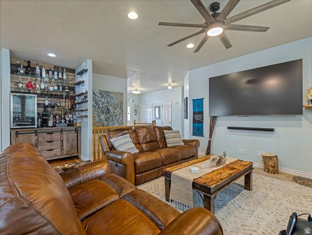 732 W 2300 S, Syracuse, UT 84075