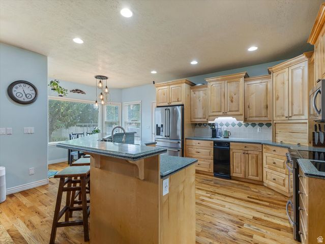 732 W 2300 S, Syracuse, UT 84075