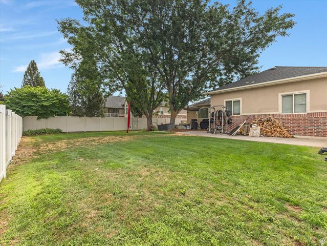 732 W 2300 S, Syracuse, UT 84075
