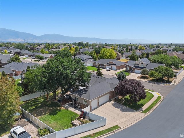 732 W 2300 S, Syracuse, UT 84075