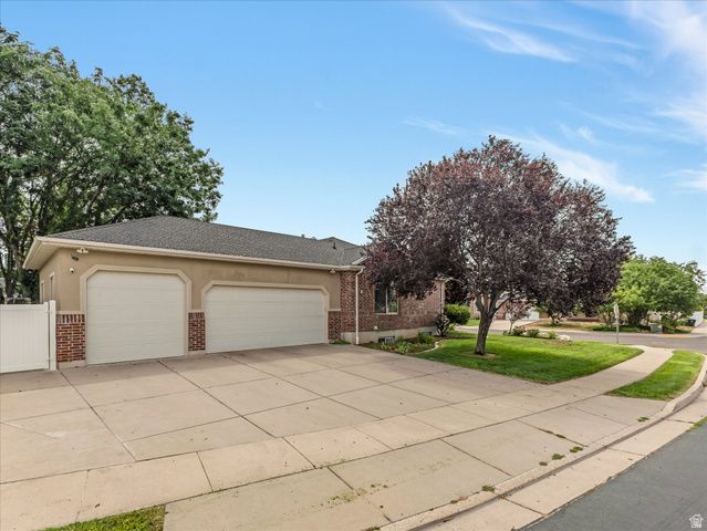 732 W 2300 S, Syracuse, UT 84075