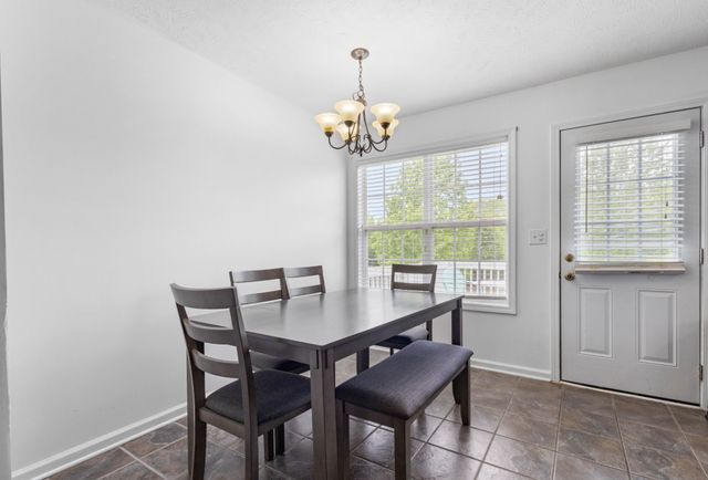 557 Oakmont Dr, Clarksville, TN 37042