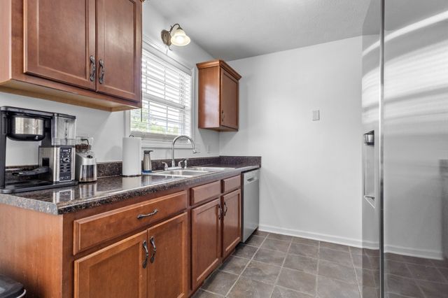 557 Oakmont Dr, Clarksville, TN 37042