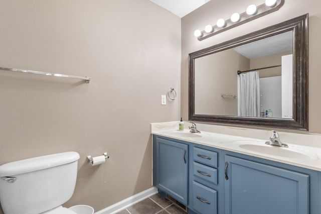 557 Oakmont Dr, Clarksville, TN 37042