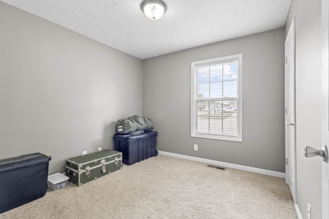 557 Oakmont Dr, Clarksville, TN 37042