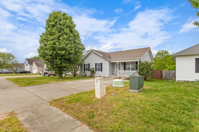 557 Oakmont Dr, Clarksville, TN 37042