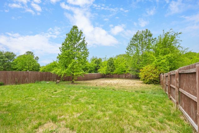 557 Oakmont Dr, Clarksville, TN 37042