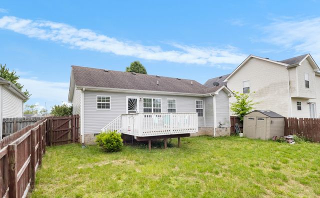 557 Oakmont Dr, Clarksville, TN 37042