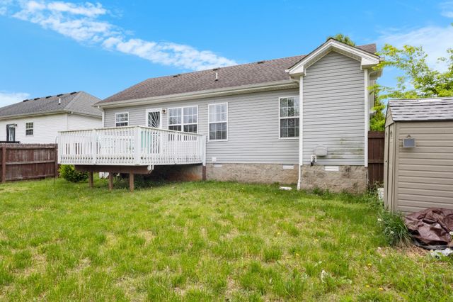 557 Oakmont Dr, Clarksville, TN 37042