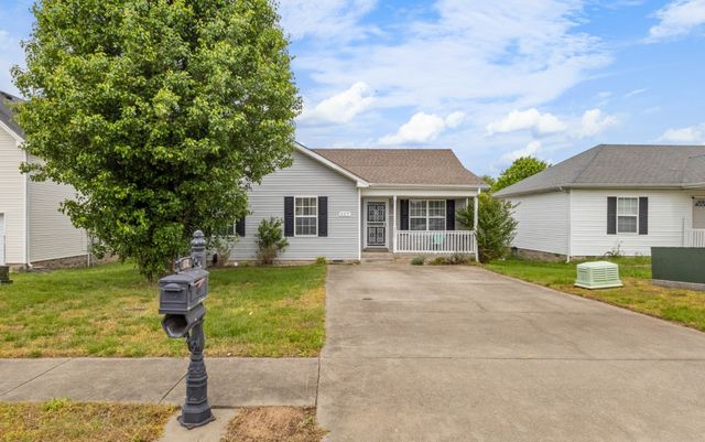 557 Oakmont Dr, Clarksville, TN 37042