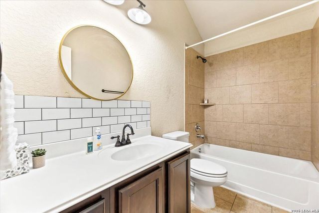 1807 Buffalo Wolf, San Antonio, TX 78245