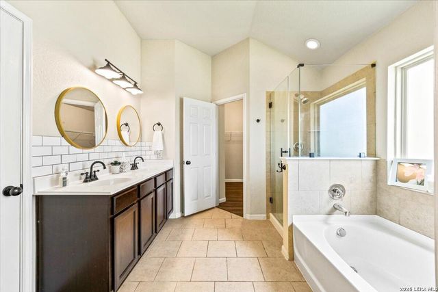 1807 Buffalo Wolf, San Antonio, TX 78245