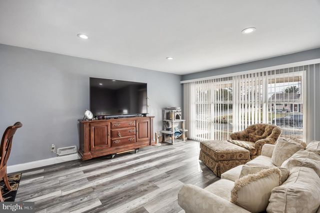 51 SUBURBAN BLVD, Delran, NJ 08075