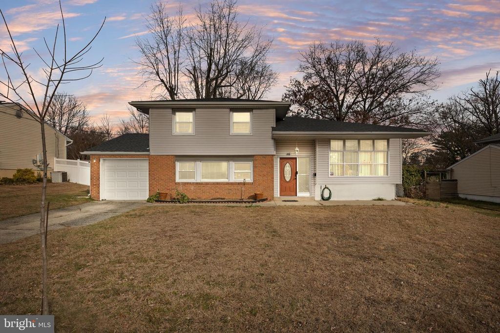 51 SUBURBAN BLVD, Delran, NJ 08075