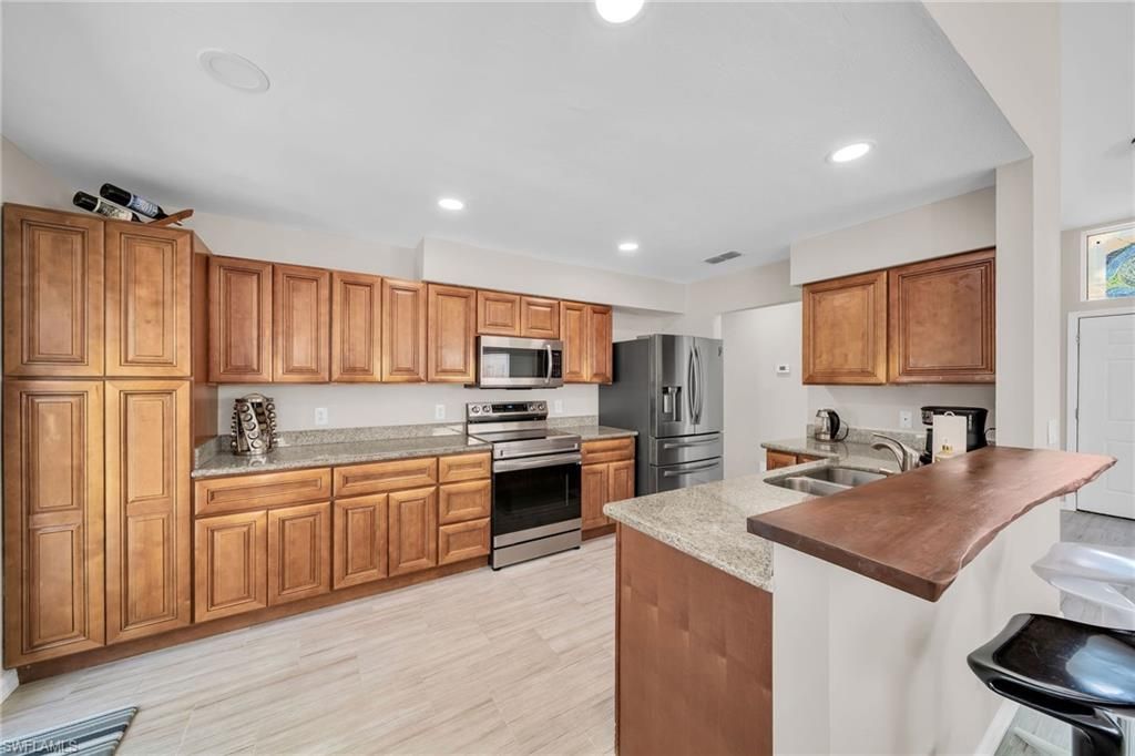 15069 Cloverdale DR, FORT MYERS, FL 33919 — photo 5
