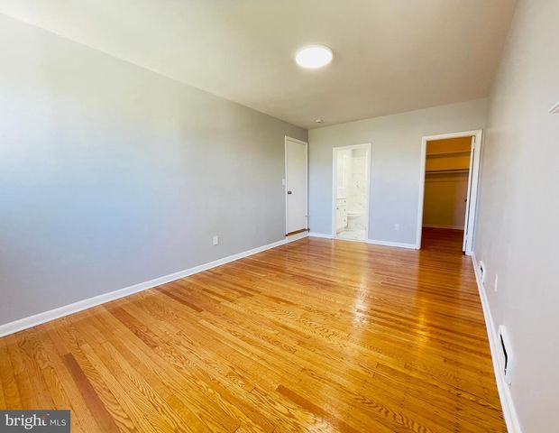 54 SARATOGA RD, Stratford, NJ 08084