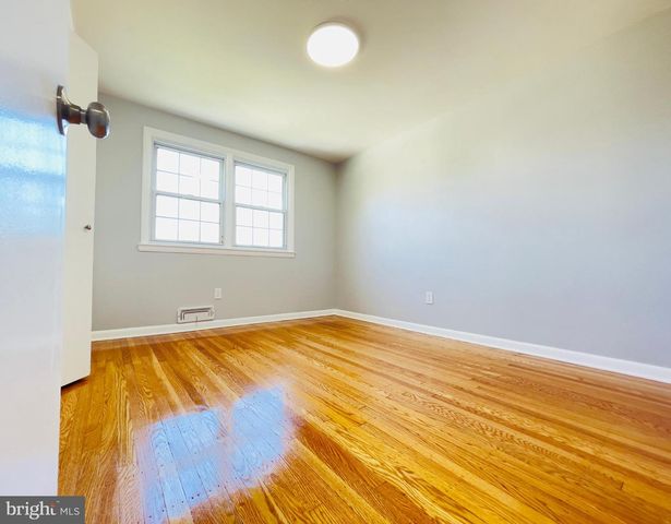 54 SARATOGA RD, Stratford, NJ 08084