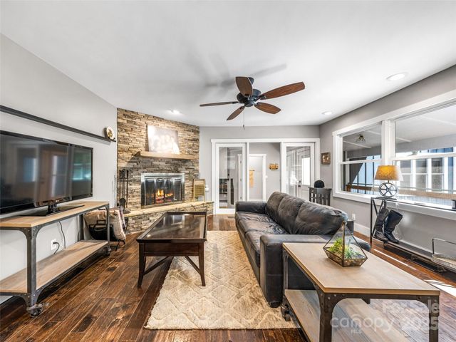 135 Dogwood Drive, Brevard, NC 28712