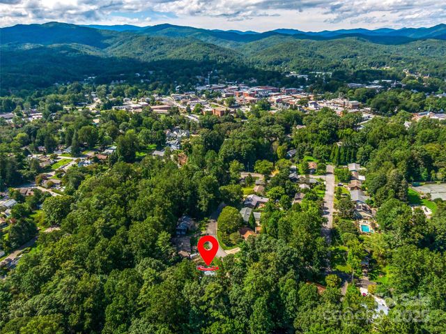 135 Dogwood Drive, Brevard, NC 28712