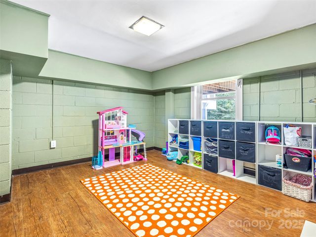 135 Dogwood Drive, Brevard, NC 28712
