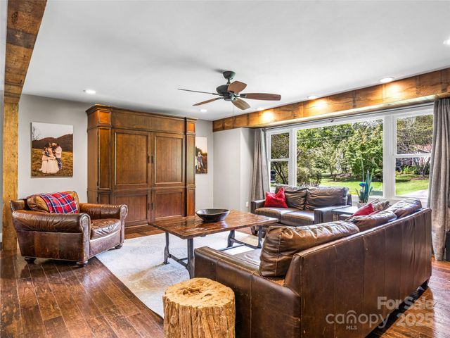 135 Dogwood Drive, Brevard, NC 28712