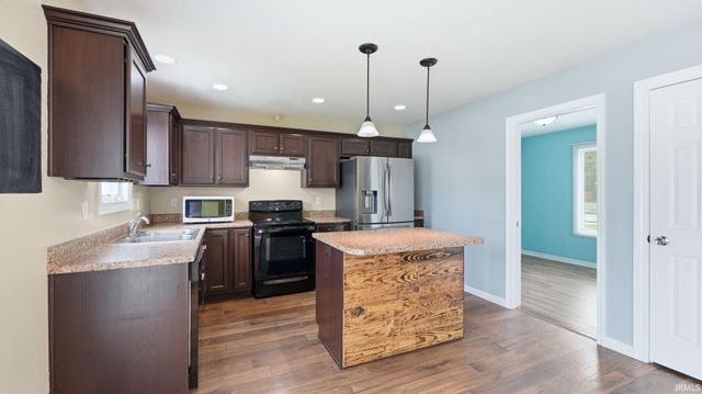 406 Viburnum Creek Run, Avilla, IN 46710