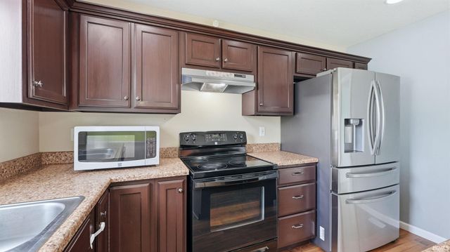 406 Viburnum Creek Run, Avilla, IN 46710