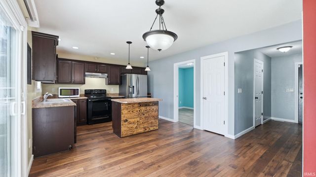 406 Viburnum Creek Run, Avilla, IN 46710