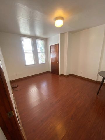 44 Cowan St, Mt Washington, PA 15211