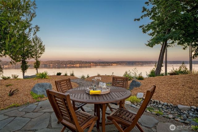 211 E Vineyard Crest Road, Grapeview, WA 98546