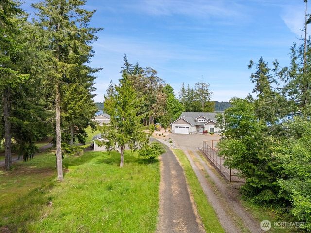 211 E Vineyard Crest Road, Grapeview, WA 98546