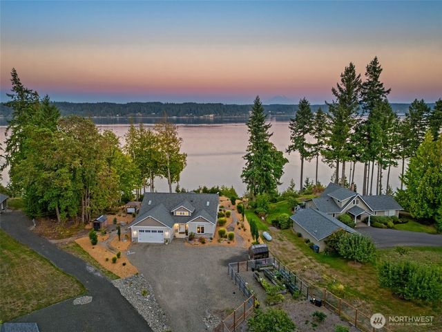 211 E Vineyard Crest Road, Grapeview, WA 98546
