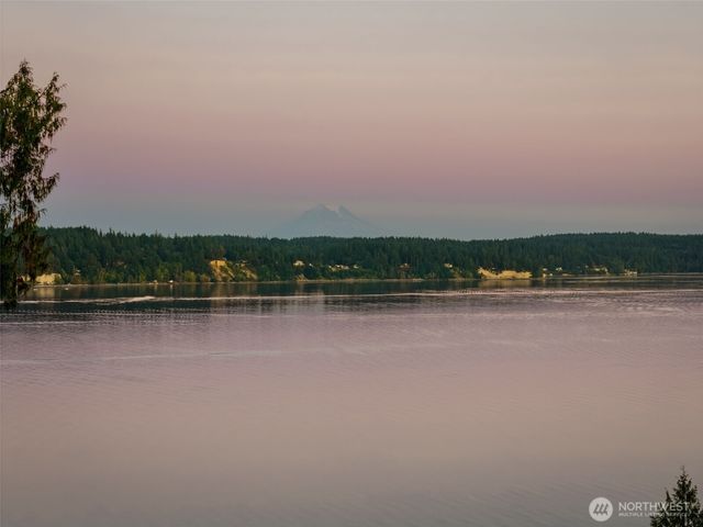 211 E Vineyard Crest Road, Grapeview, WA 98546