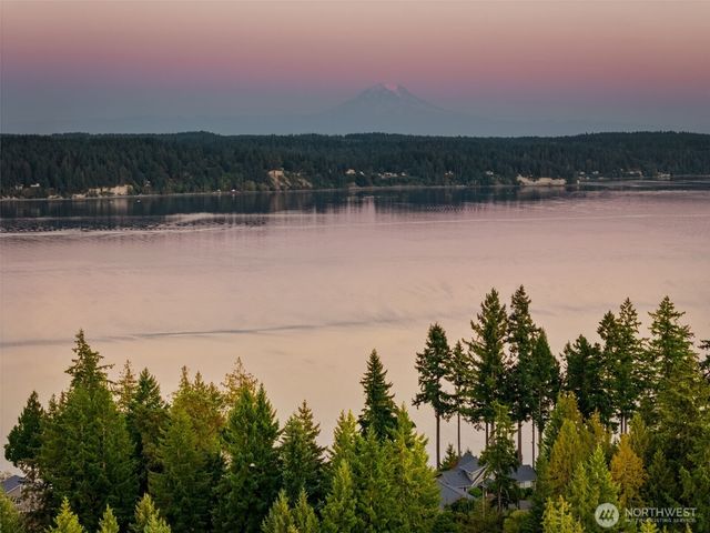 211 E Vineyard Crest Road, Grapeview, WA 98546