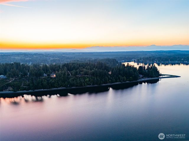 211 E Vineyard Crest Road, Grapeview, WA 98546