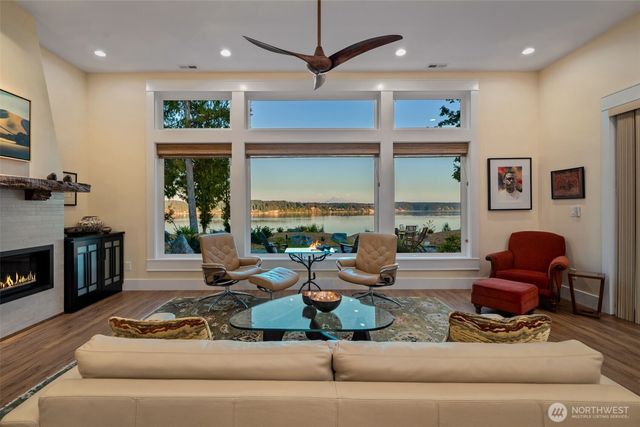 211 E Vineyard Crest Road, Grapeview, WA 98546