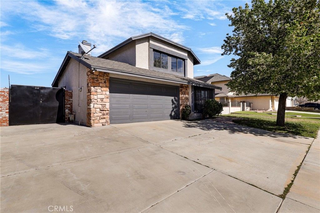 Image 1 of property listing at 153 Deblynn Court, Palmdale, CA 93550