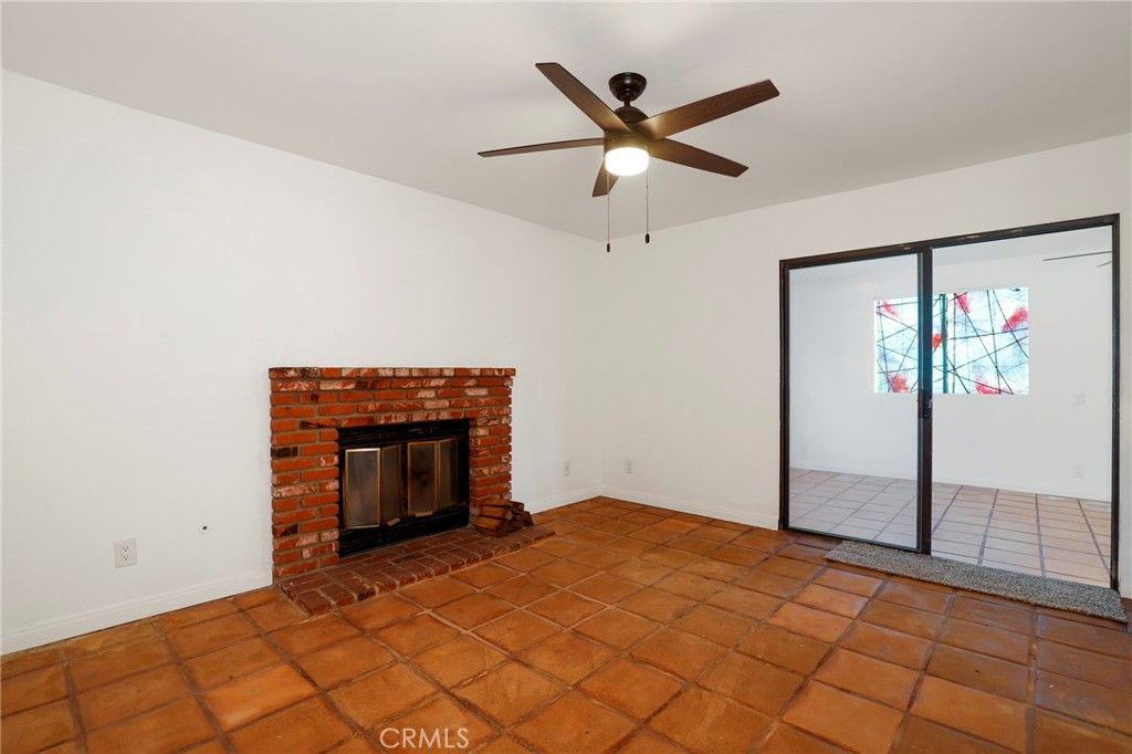 Image 13 of property listing at 153 Deblynn Court, Palmdale, CA 93550