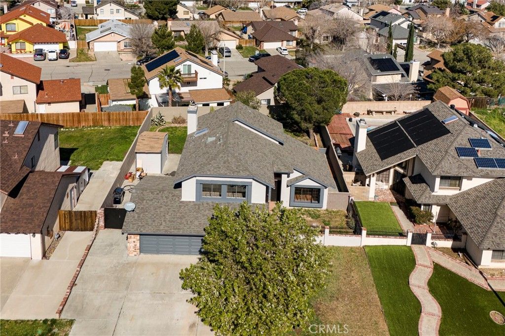 Image 2 of property listing at 153 Deblynn Court, Palmdale, CA 93550