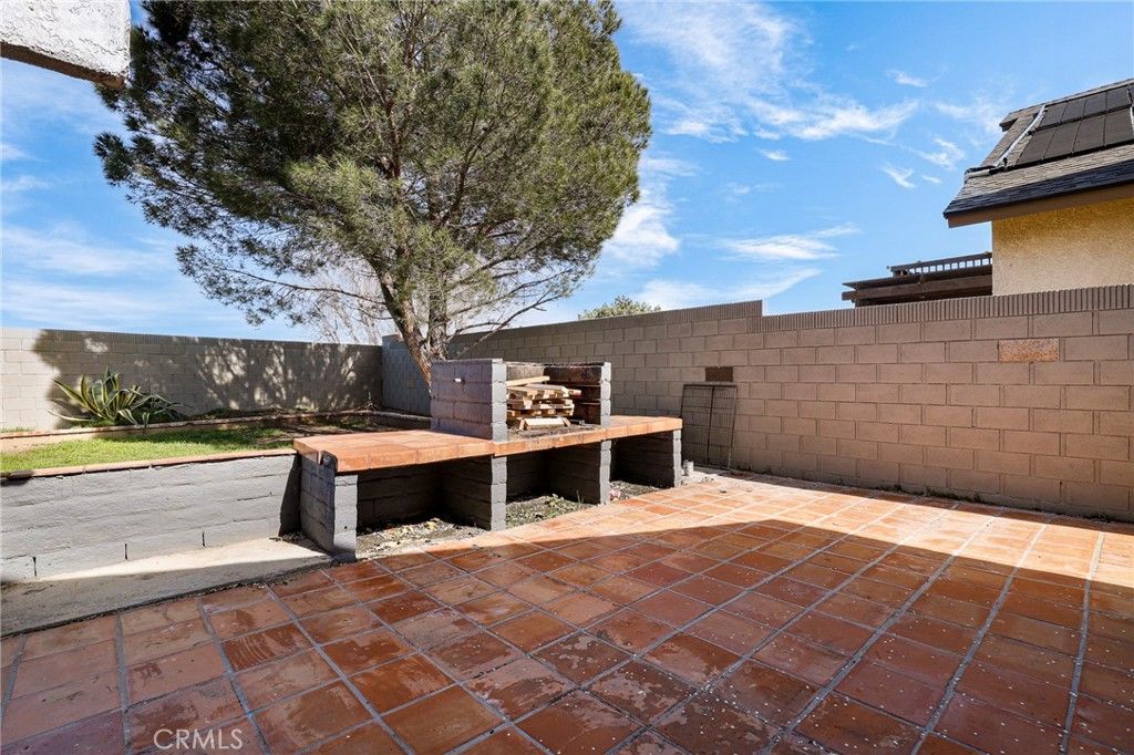 Image 34 of property listing at 153 Deblynn Court, Palmdale, CA 93550