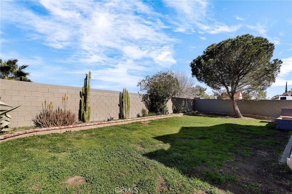 Image 37 of property listing at 153 Deblynn Court, Palmdale, CA 93550
