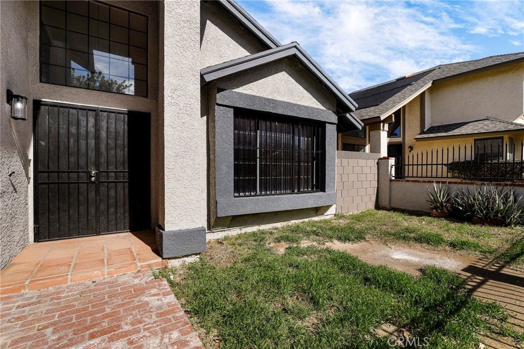 Image 4 of property listing at 153 Deblynn Court, Palmdale, CA 93550