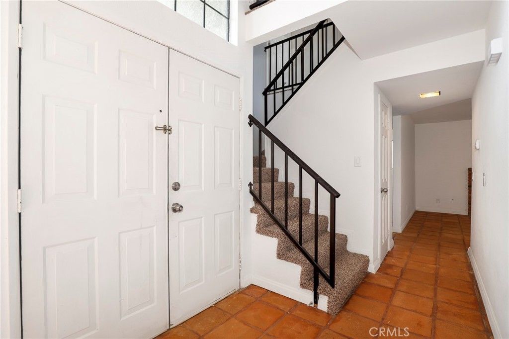 Image 5 of property listing at 153 Deblynn Court, Palmdale, CA 93550