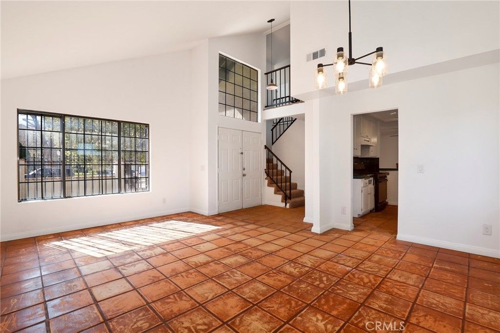 Image 6 of property listing at 153 Deblynn Court, Palmdale, CA 93550