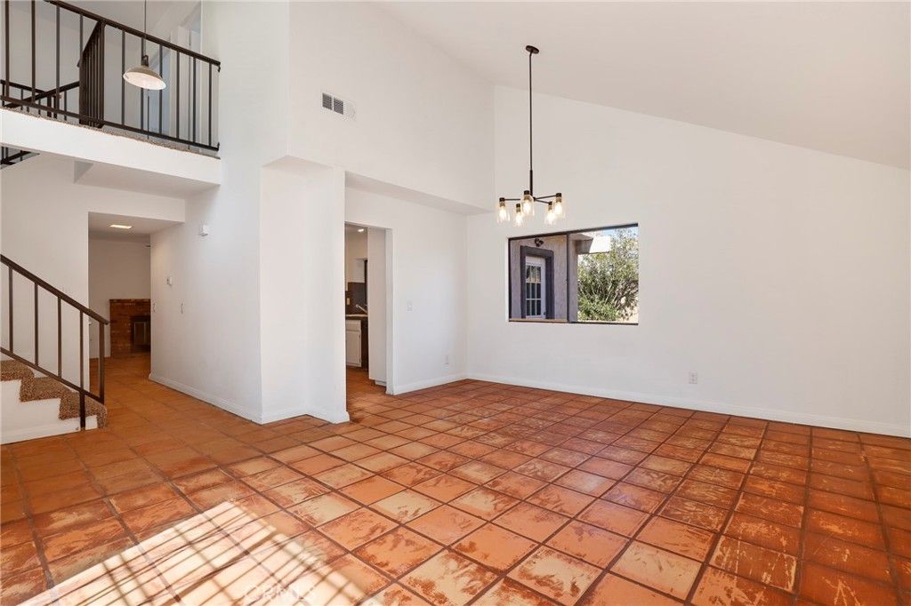 Image 9 of property listing at 153 Deblynn Court, Palmdale, CA 93550