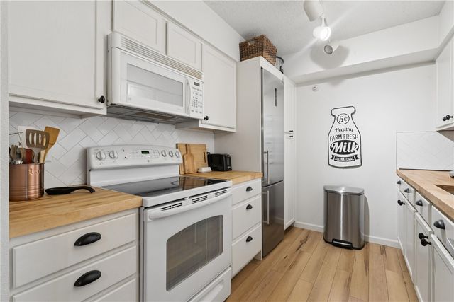 528 Westside Drive, Iowa City, IA 52246