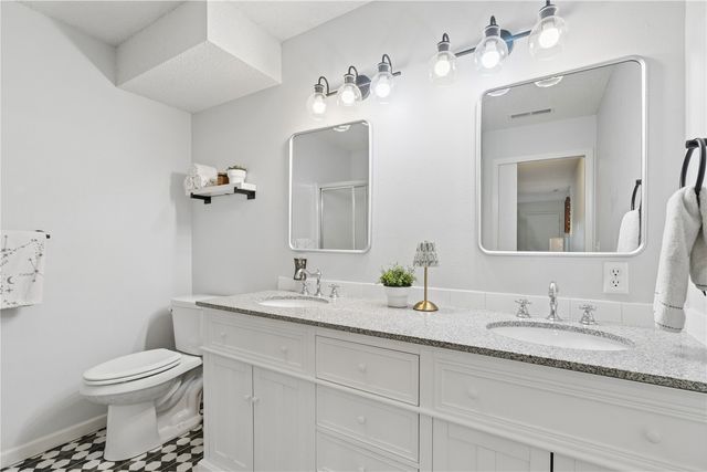 528 Westside Drive, Iowa City, IA 52246