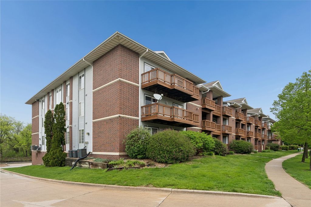 528 Westside Drive, Iowa City, IA 52246