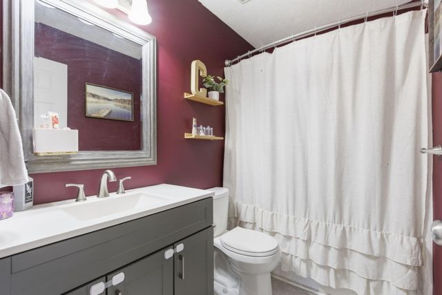 414 W Chestnut Road, Nixa, MO 65714